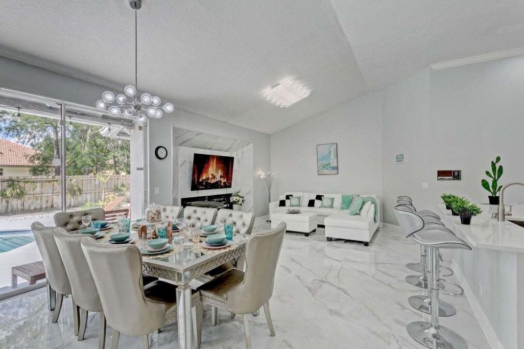 Photo of Livingroom in Greenview Shores