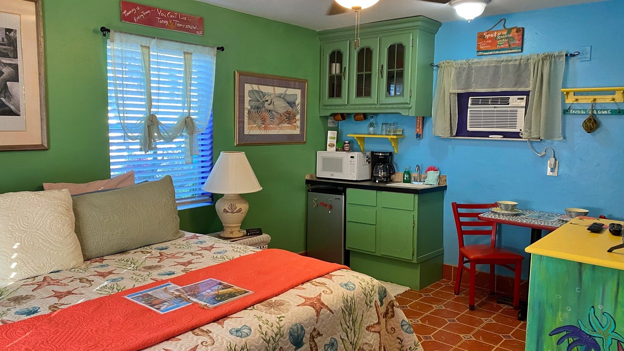 Photo of Bedroom in Beverly Beach