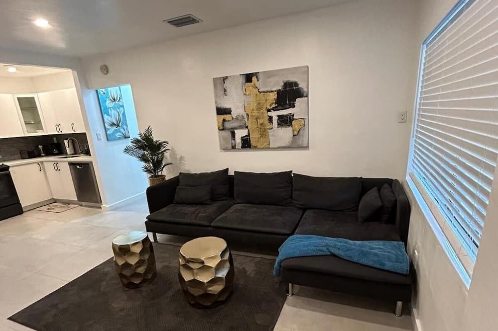 Photo of Livingroom in Lake Ridge