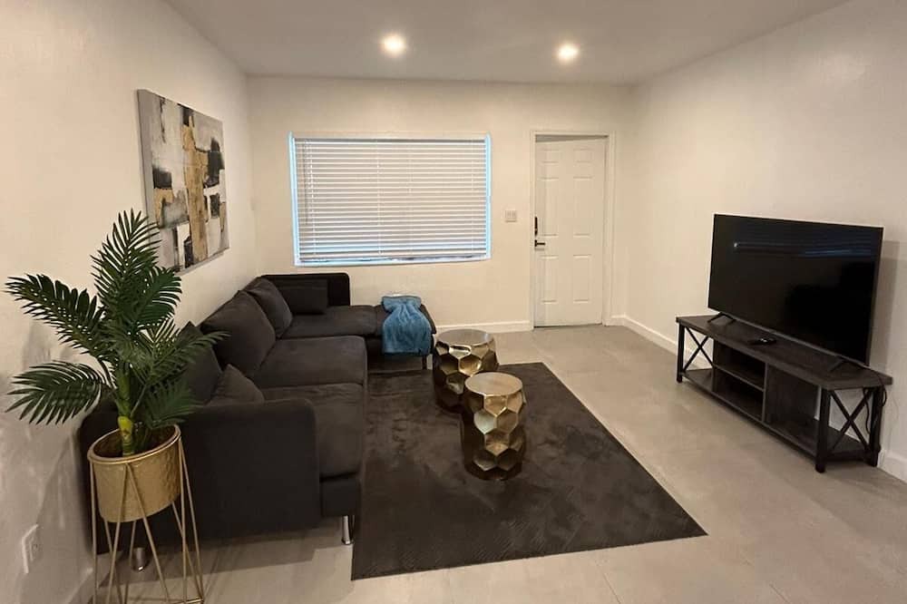 Photo of Livingroom in Lake Ridge