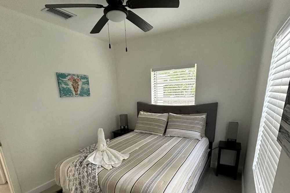 Photo of Bedroom in Lake Ridge
