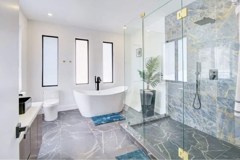 Photo of Bathroom in Seybold