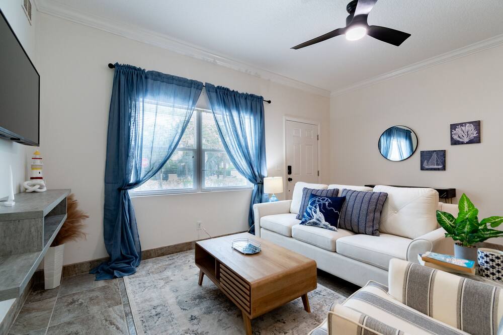 Photo of Livingroom in Crescent Beach