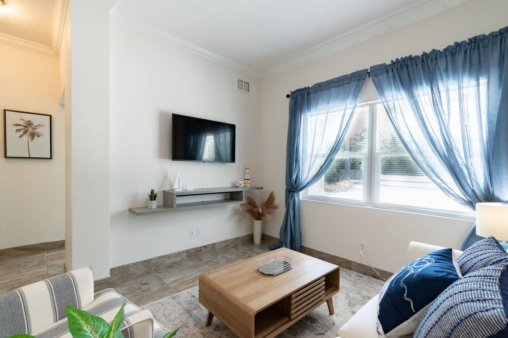 Photo of Livingroom in Crescent Beach