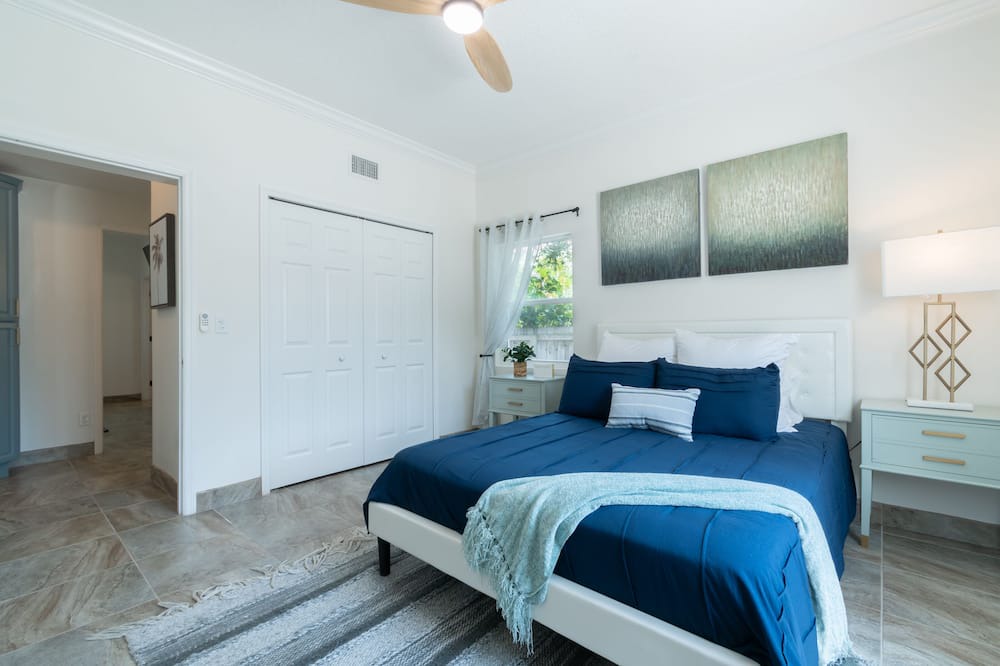Photo of Bedroom in Crescent Beach