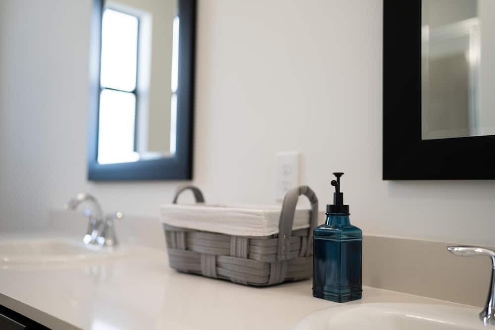 Photo of Bathroom in Hunt Club