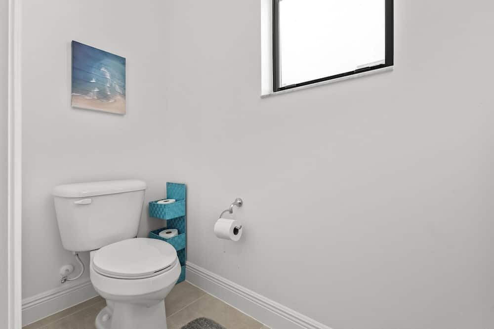 Photo of Bathroom in Hunt Club