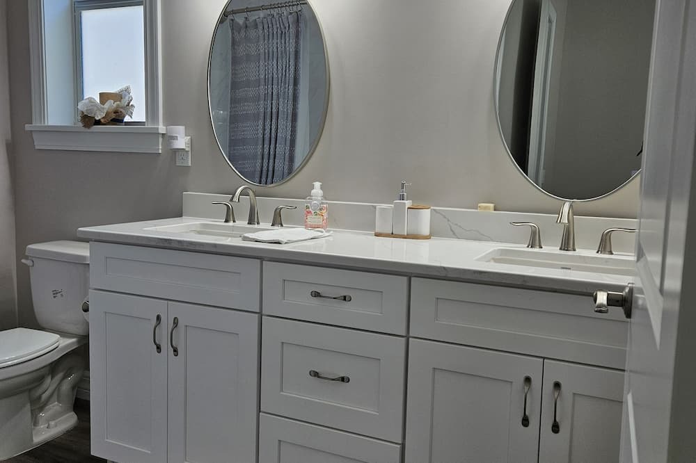 Photo of Bathroom in Fellowship