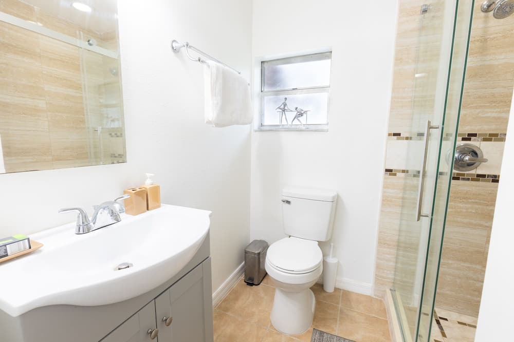 Photo of Bathroom in Caloosahatchee