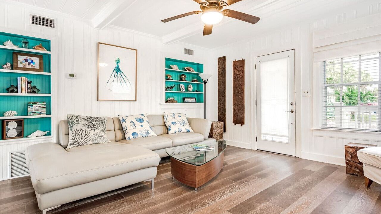 Photo of Livingroom in Neptune Beach