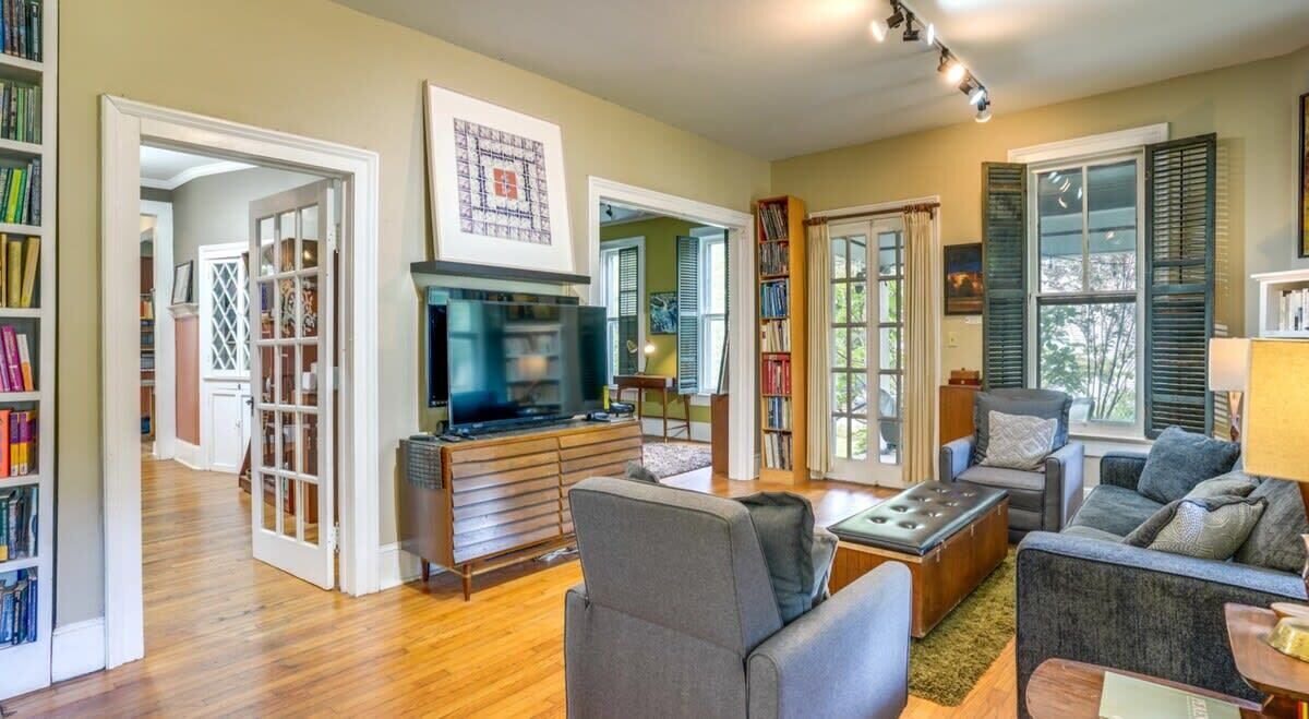 Photo of Livingroom in St. Elmo Improvement League
