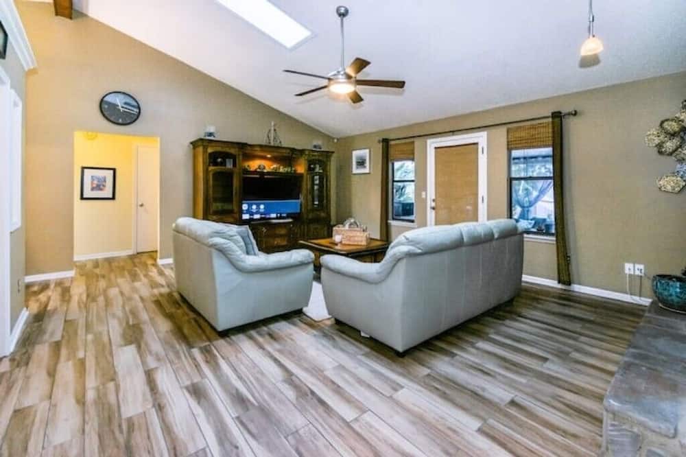 Photo of Livingroom in Arlington