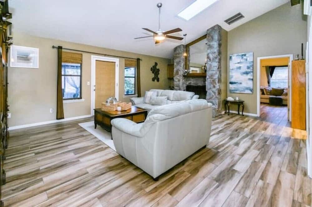 Photo of Livingroom in Arlington