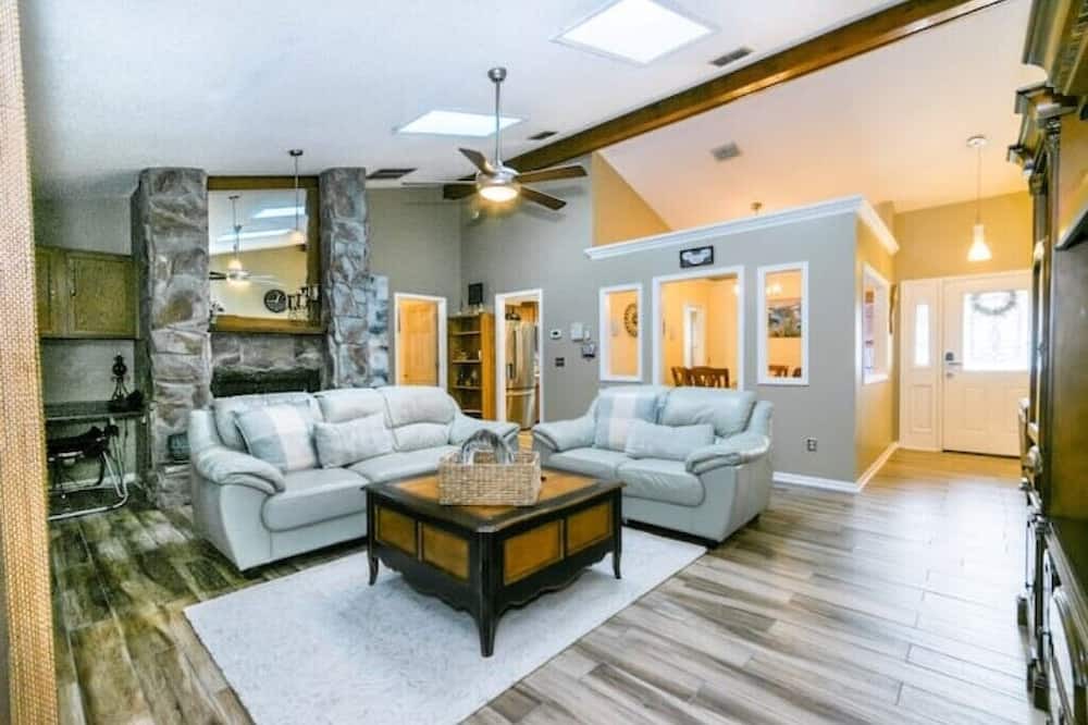 Photo of Livingroom in Arlington