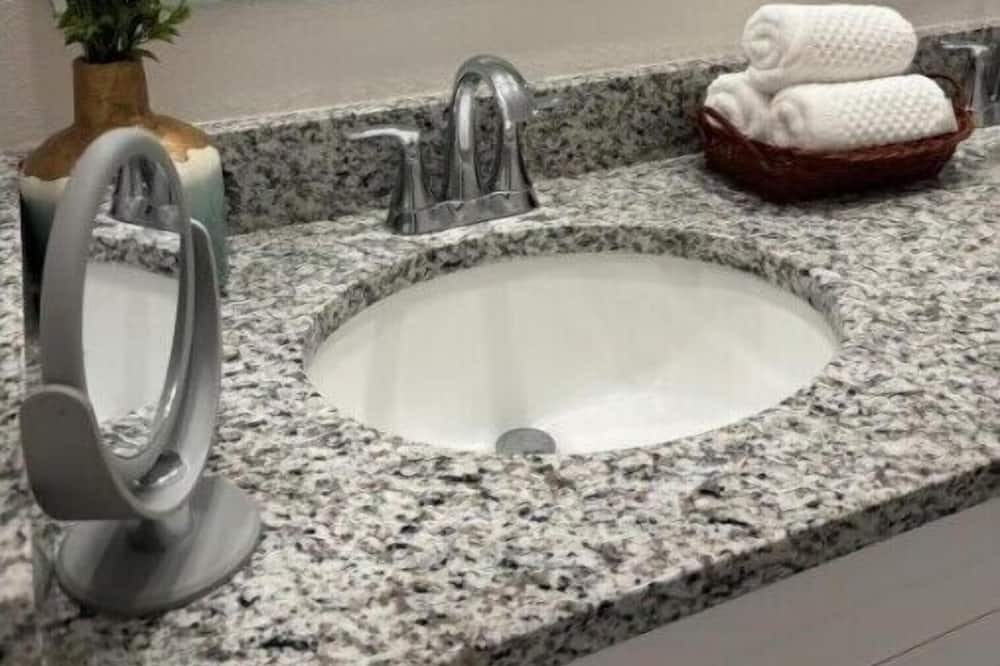 Photo of Bathroom in Glenwood