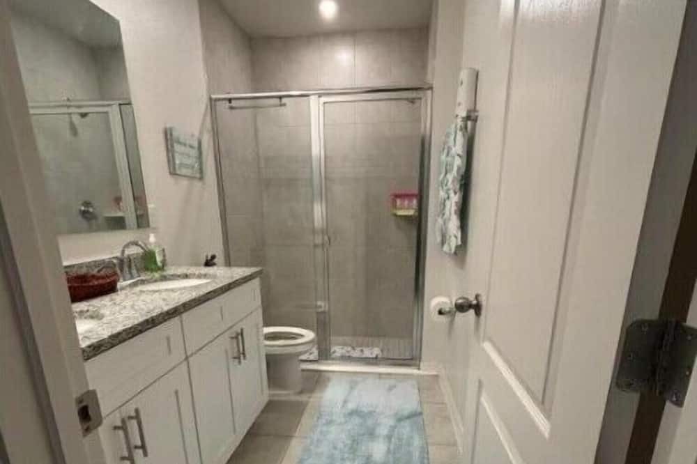 Photo of Bathroom in Glenwood