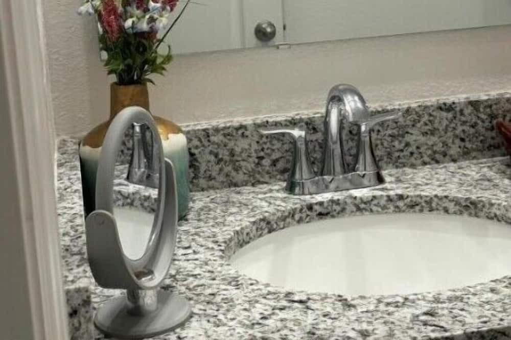 Photo of Bathroom in Glenwood