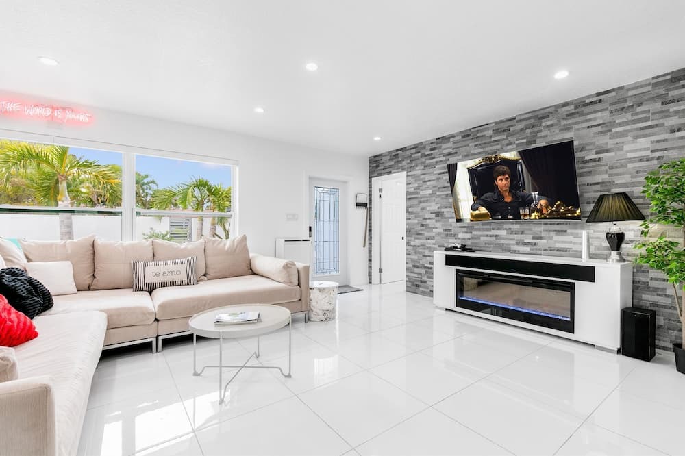 Photo of Livingroom in Lake Clarke Shores