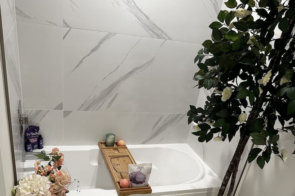Photo of Bathroom in Garden Isles