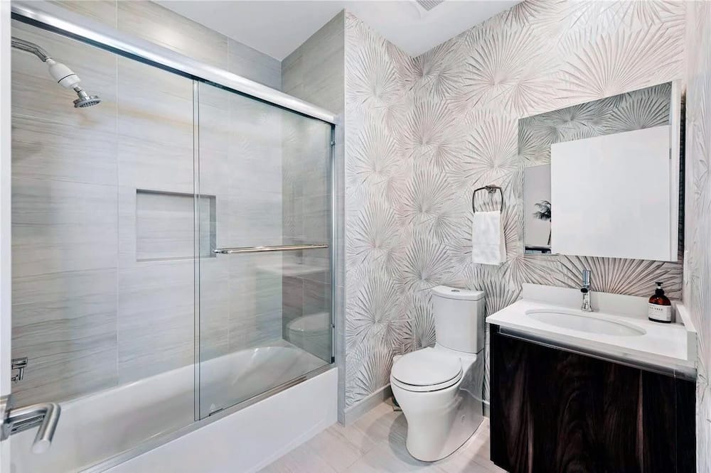 Photo of Bathroom in Central Fort Lauderdale