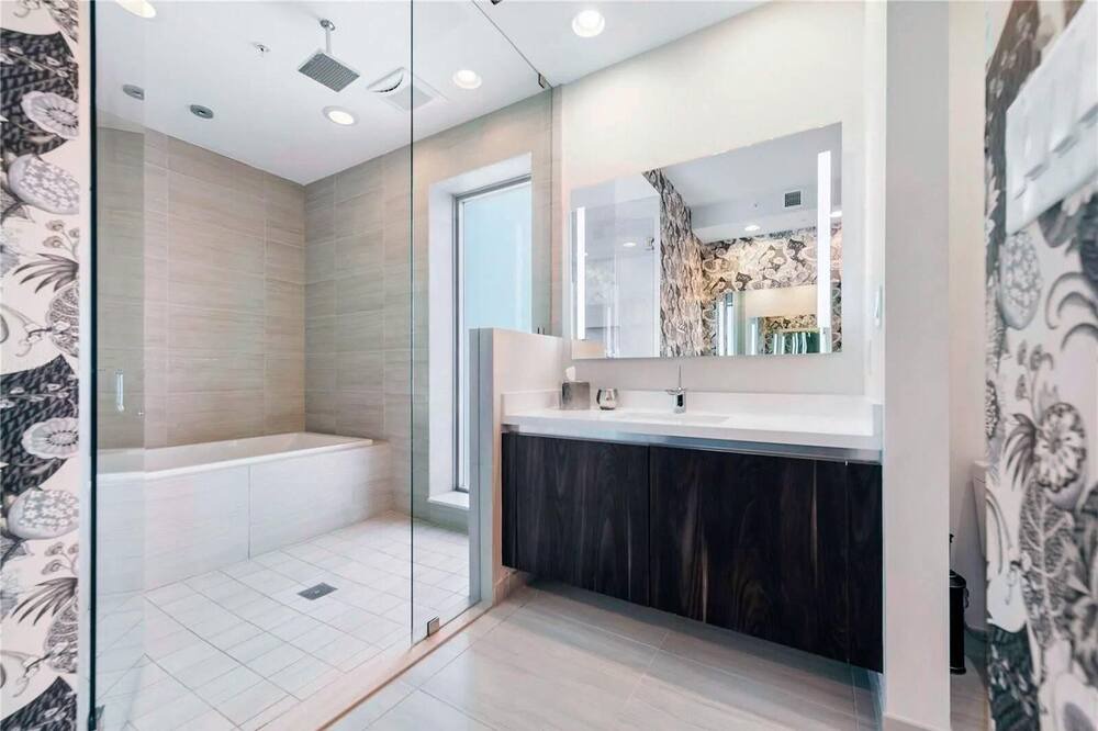 Photo of Bathroom in Central Fort Lauderdale