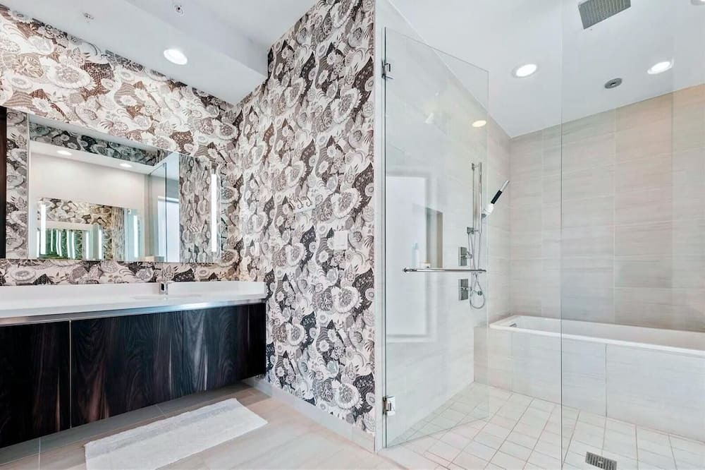 Photo of Bathroom in Central Fort Lauderdale