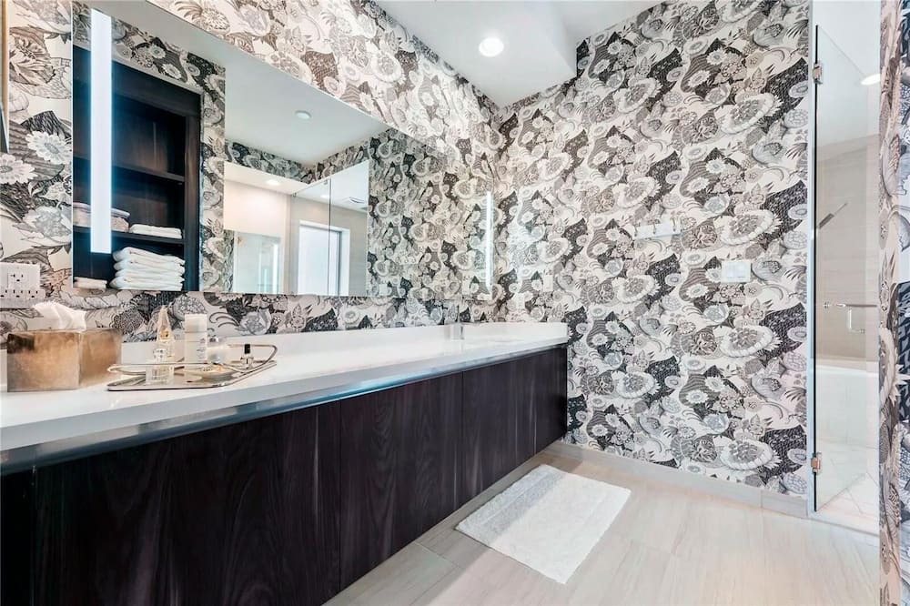 Photo of Bathroom in Central Fort Lauderdale