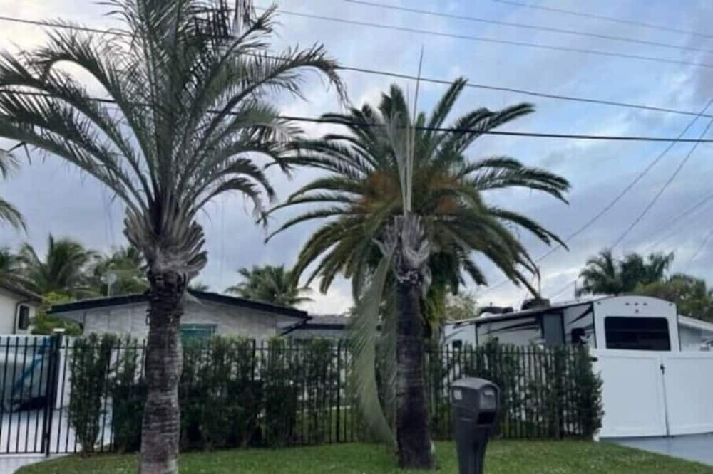 Photo of Outdoor in Lauderdale Isles