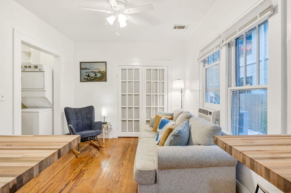 Photo of Livingroom in Historic Uptown