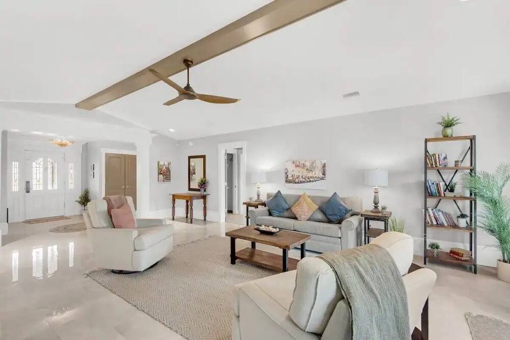 Photo of Livingroom in Sunnyside On The Gulf