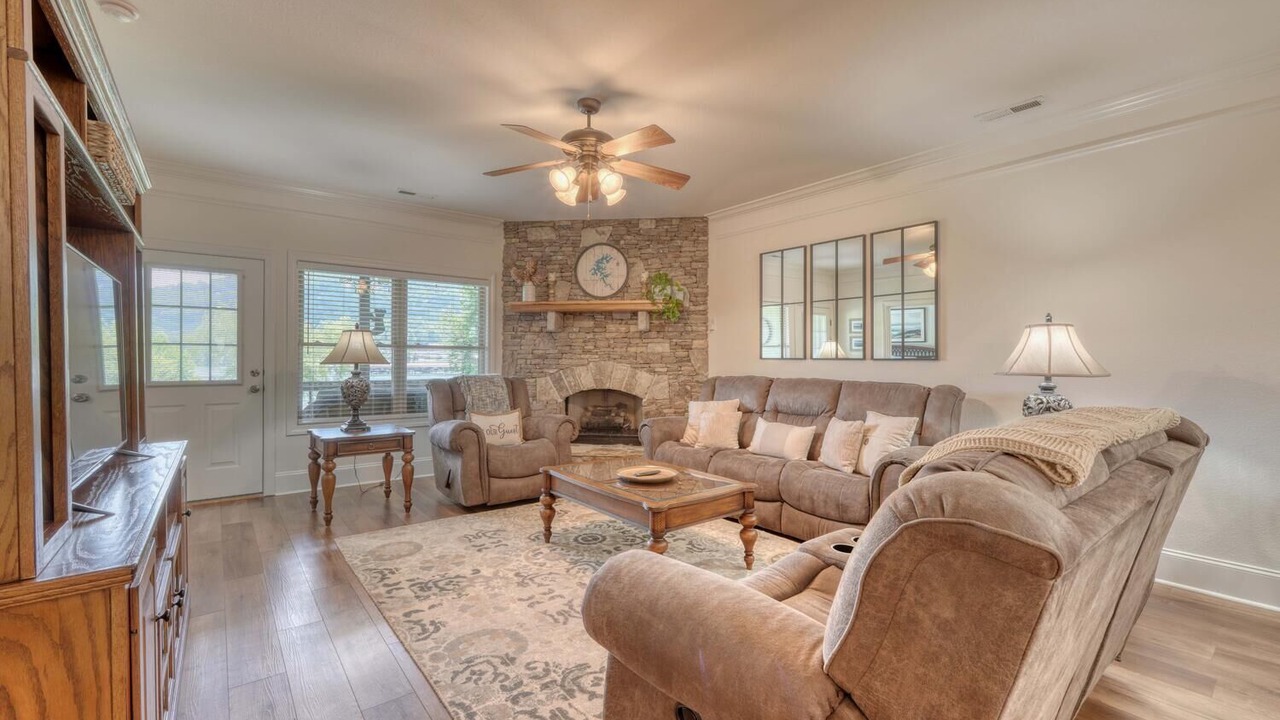 Photo of Livingroom in Young Harris