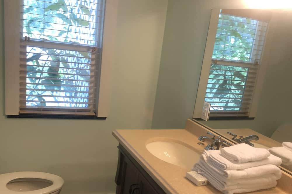 Photo of Bathroom in Eastpoint