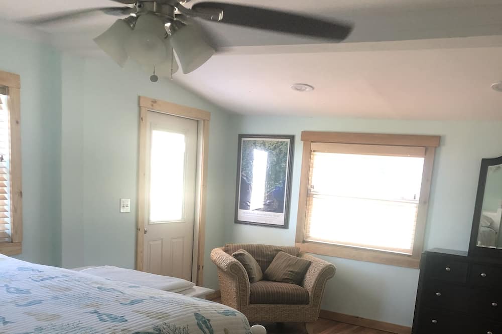 Photo of Bedroom in Eastpoint