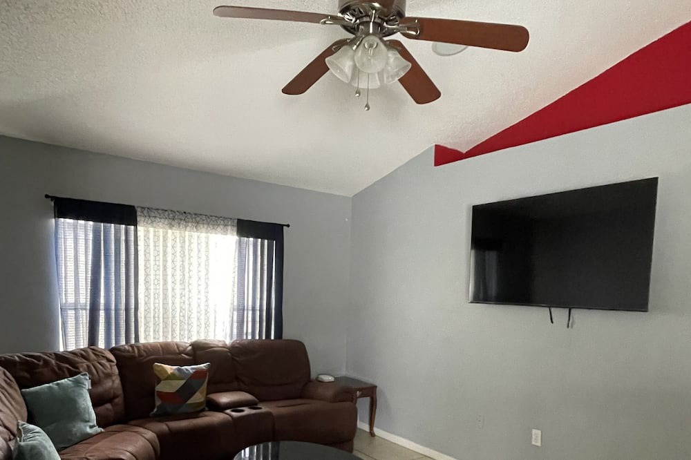 Photo of Livingroom in Winter Haven