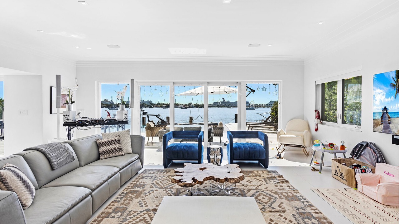 Photo of Livingroom in Venetian Islands
