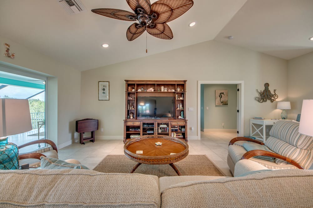 Photo of Livingroom in Beachview Country Club Estates