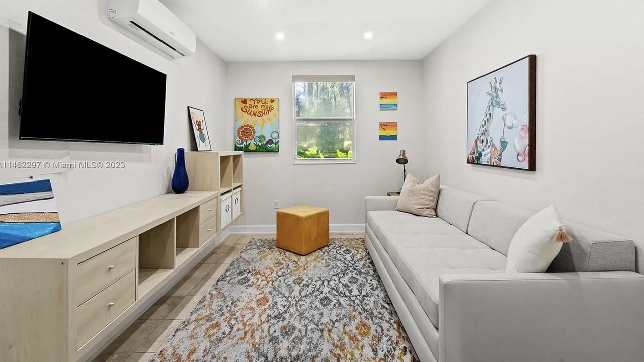 Photo of Livingroom in El Portal