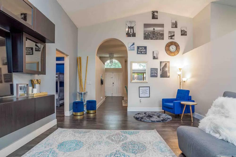 Photo of Livingroom in Fairvilla