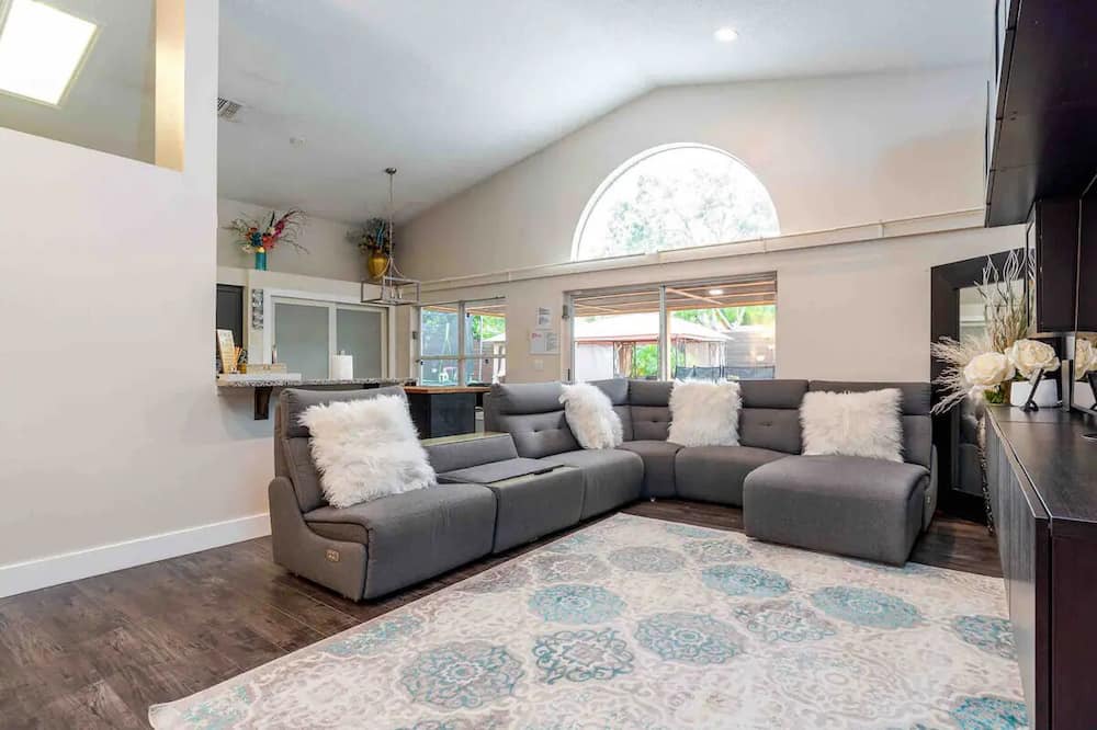 Photo of Livingroom in Fairvilla