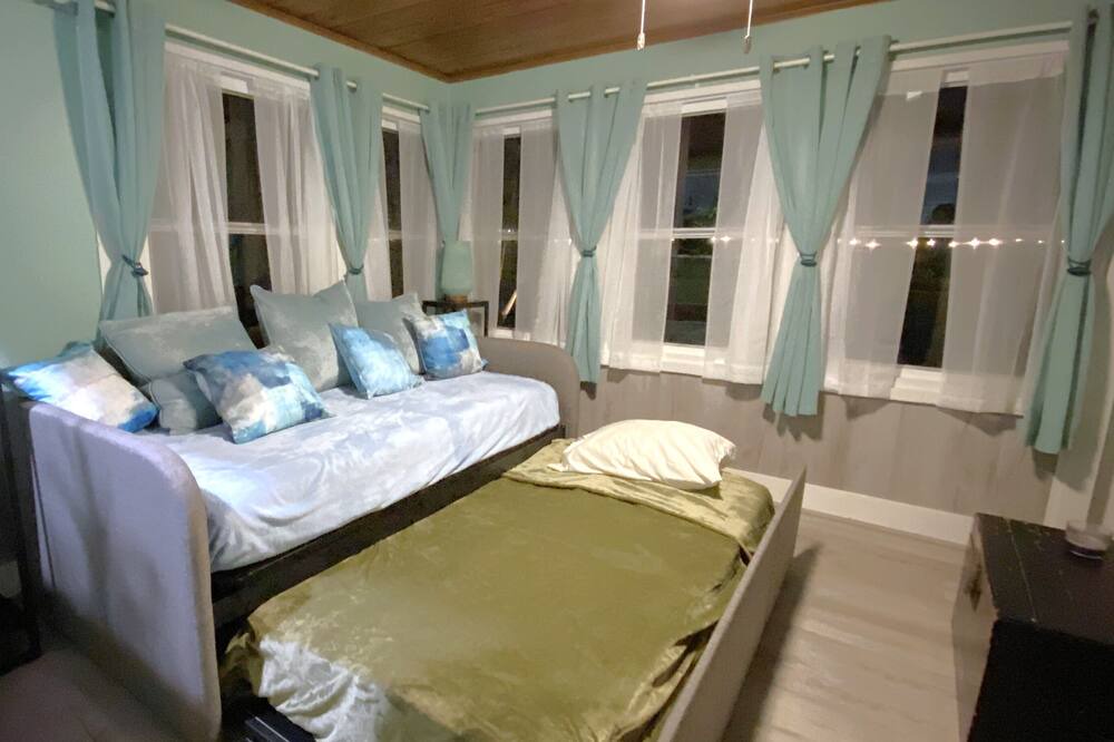 Photo of Bedroom in Gillespie Park