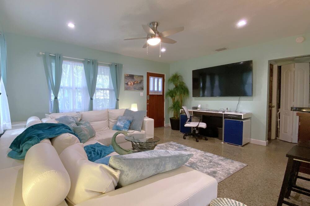 Photo of Livingroom in Gillespie Park