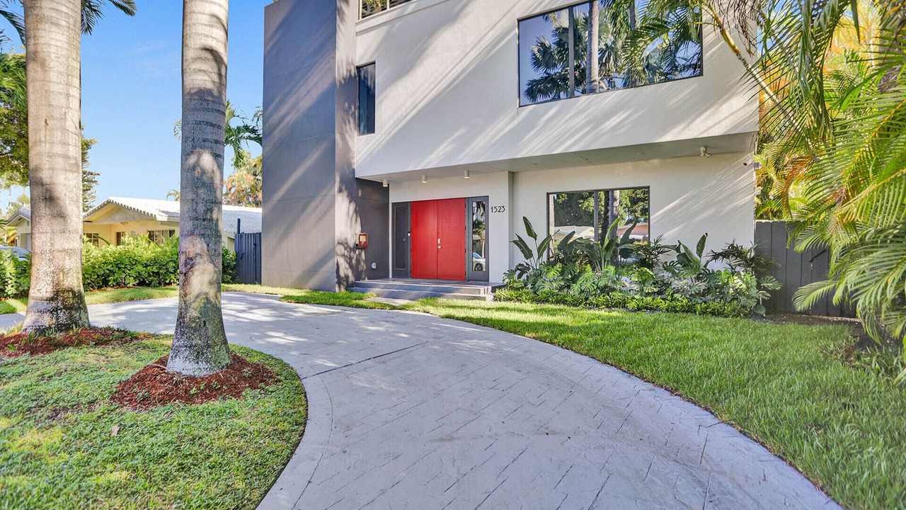 Photo of Outdoor in Royal Poinciana