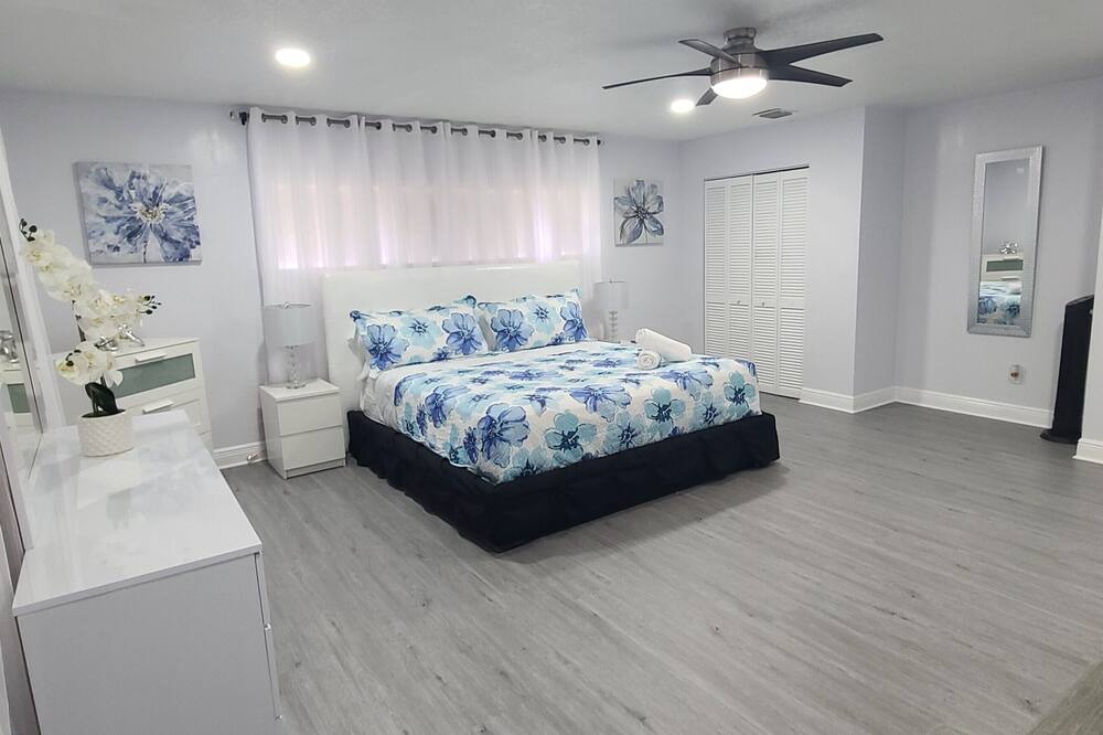 Photo of Bedroom in West Hollywood