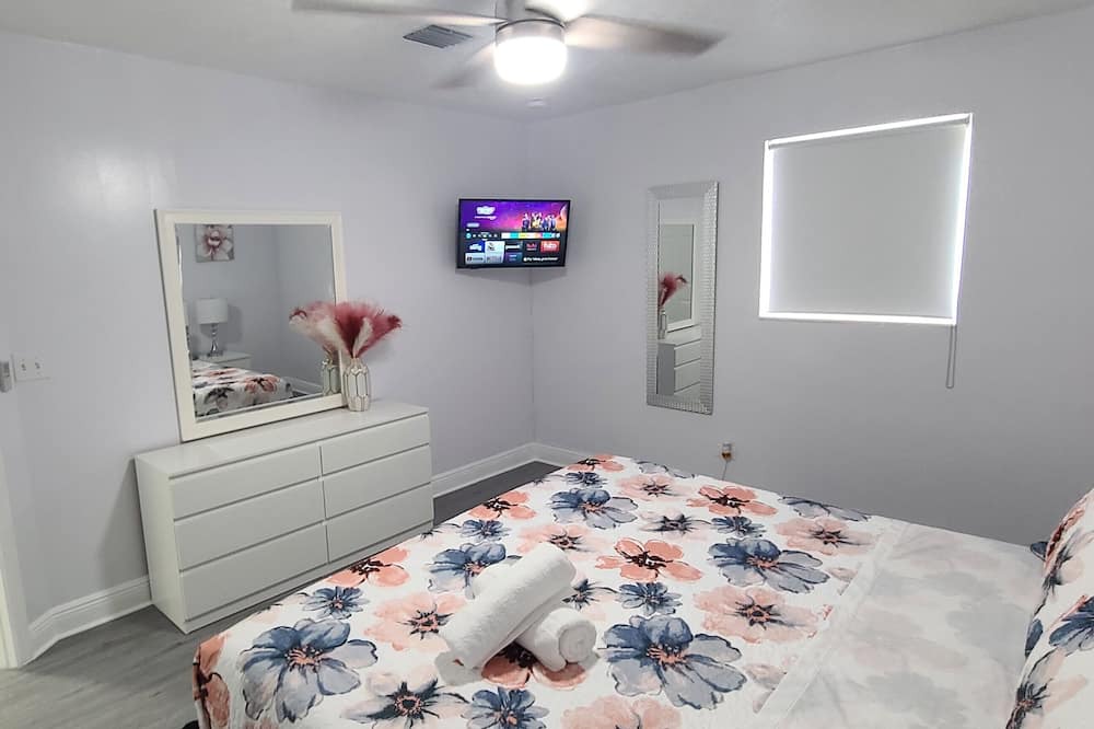 Photo of Bedroom in West Hollywood