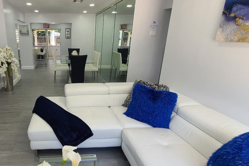 Photo of Livingroom in West Hollywood