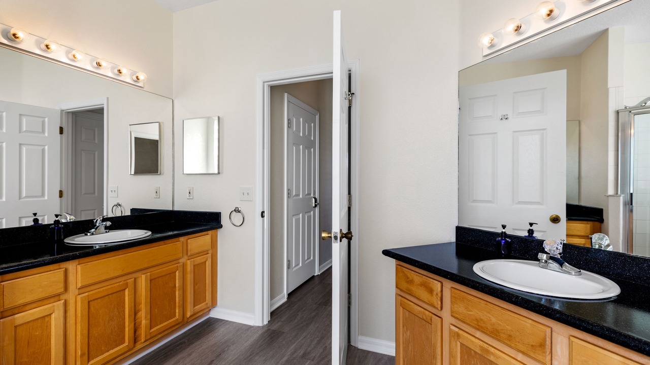 Photo of Bathroom in Bridgewater Crossing