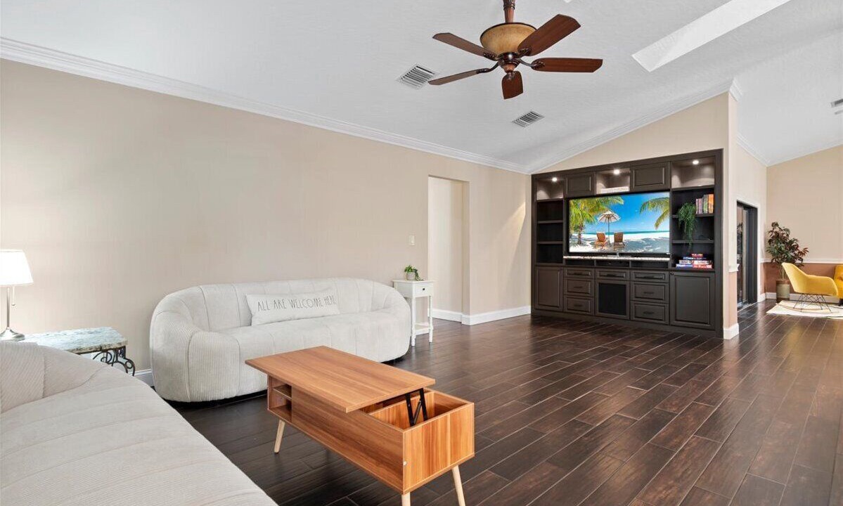 Photo of Livingroom in Greenview Shores