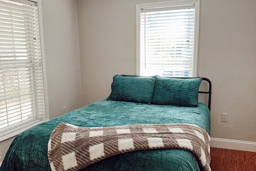 Photo of Bedroom in Lake City
