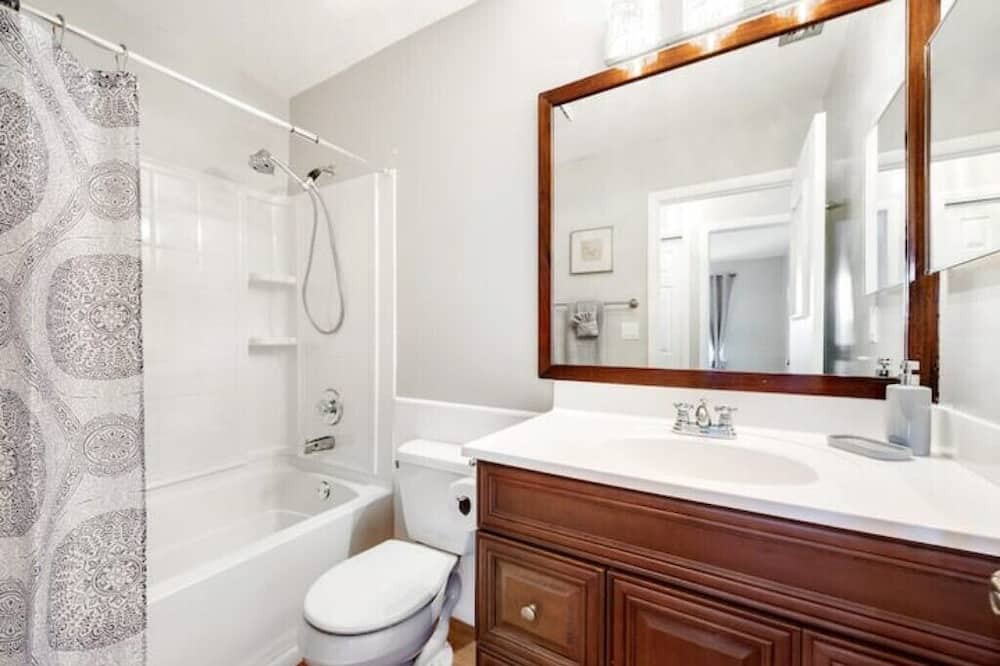 Photo of Bathroom in Charlotte Park