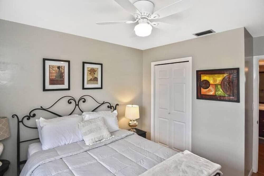 Photo of Bedroom in Charlotte Park